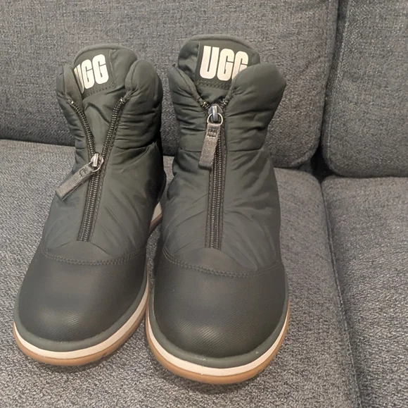 UGG Lakesider Zip Ankle Boot